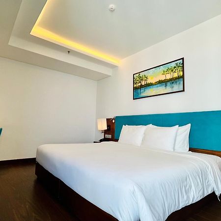 Maximilan Danang Beach Hotel Exteriör bild