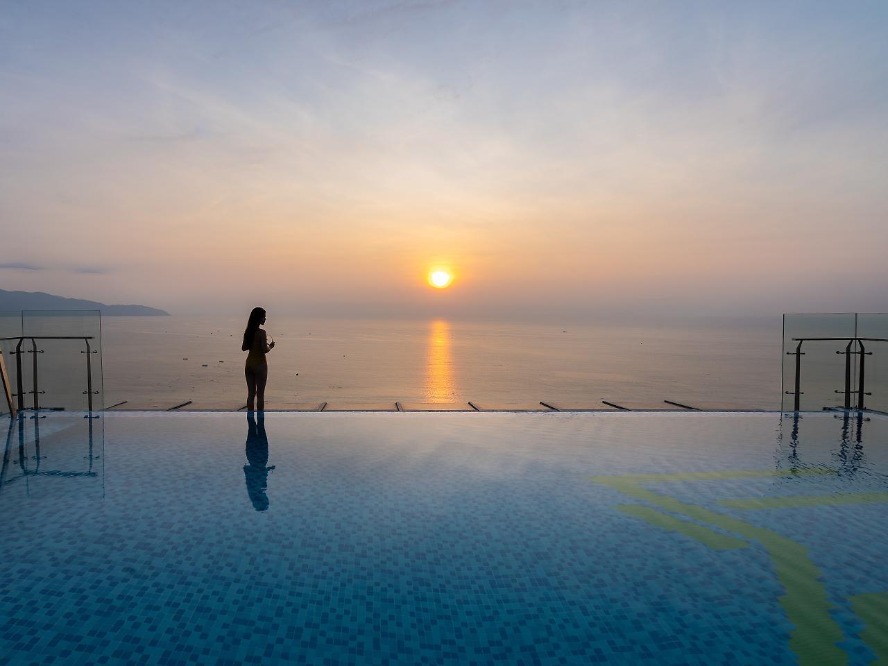 Maximilan Danang Beach Hotel Exteriör bild