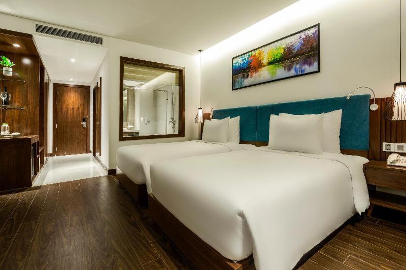 Maximilan Danang Beach Hotel Rum bild