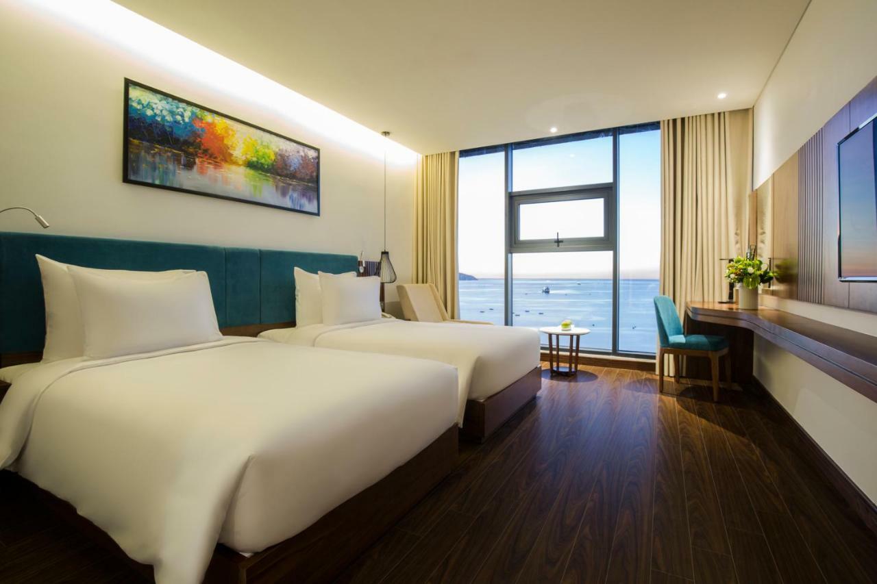 Maximilan Danang Beach Hotel Exteriör bild