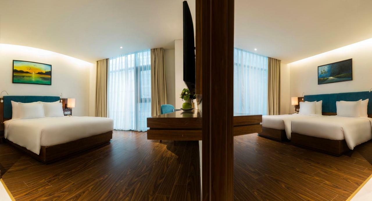 Maximilan Danang Beach Hotel Exteriör bild