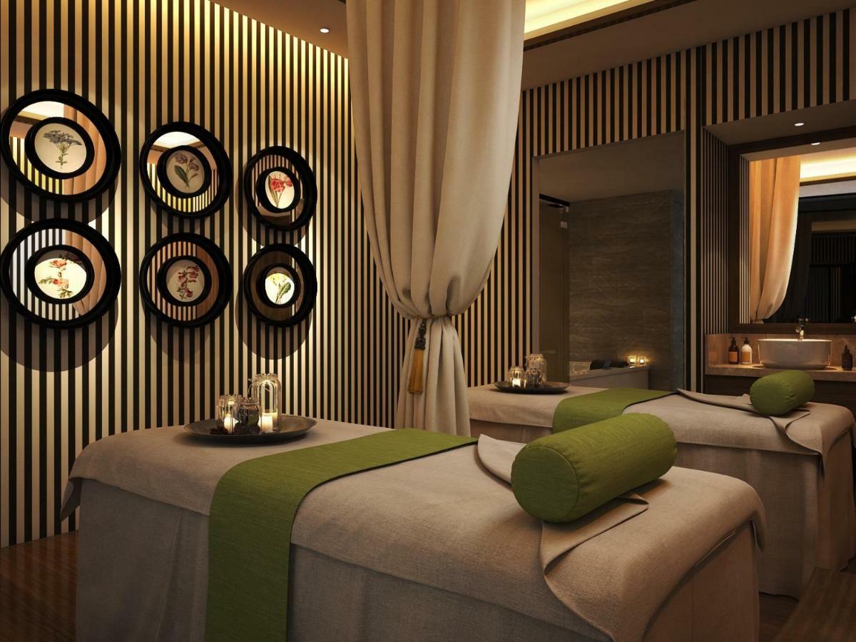 Maximilan Danang Beach Hotel Exteriör bild